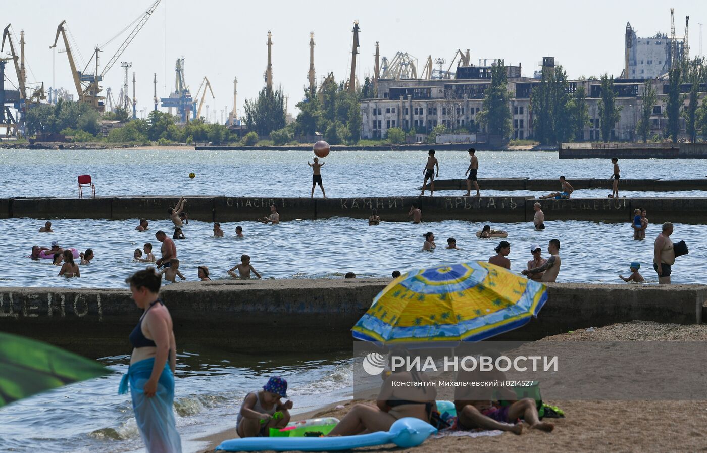 Налаживание мирной жизни в Мариуполе