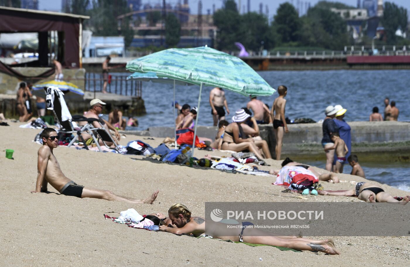 Налаживание мирной жизни в Мариуполе