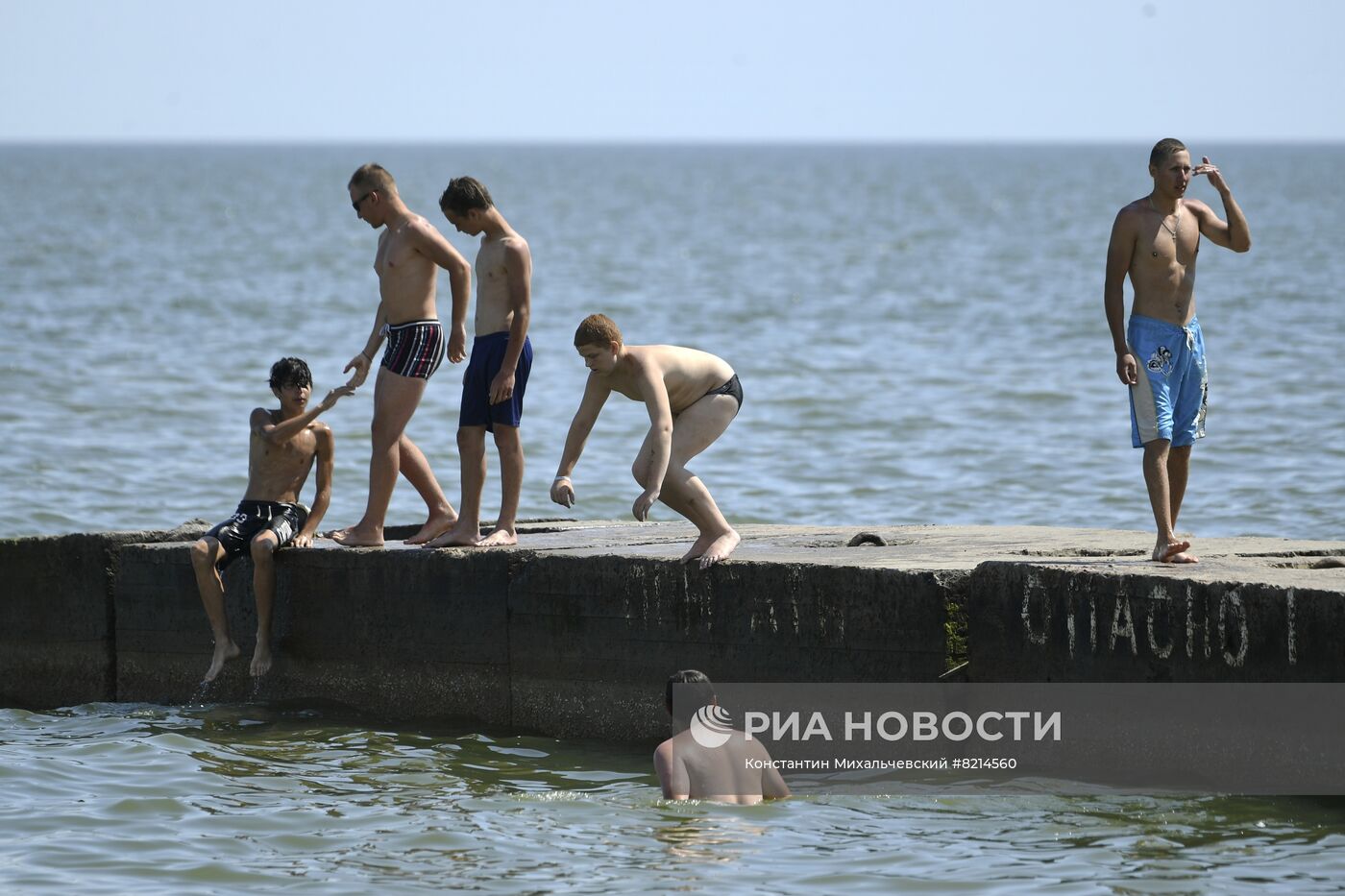 Налаживание мирной жизни в Мариуполе