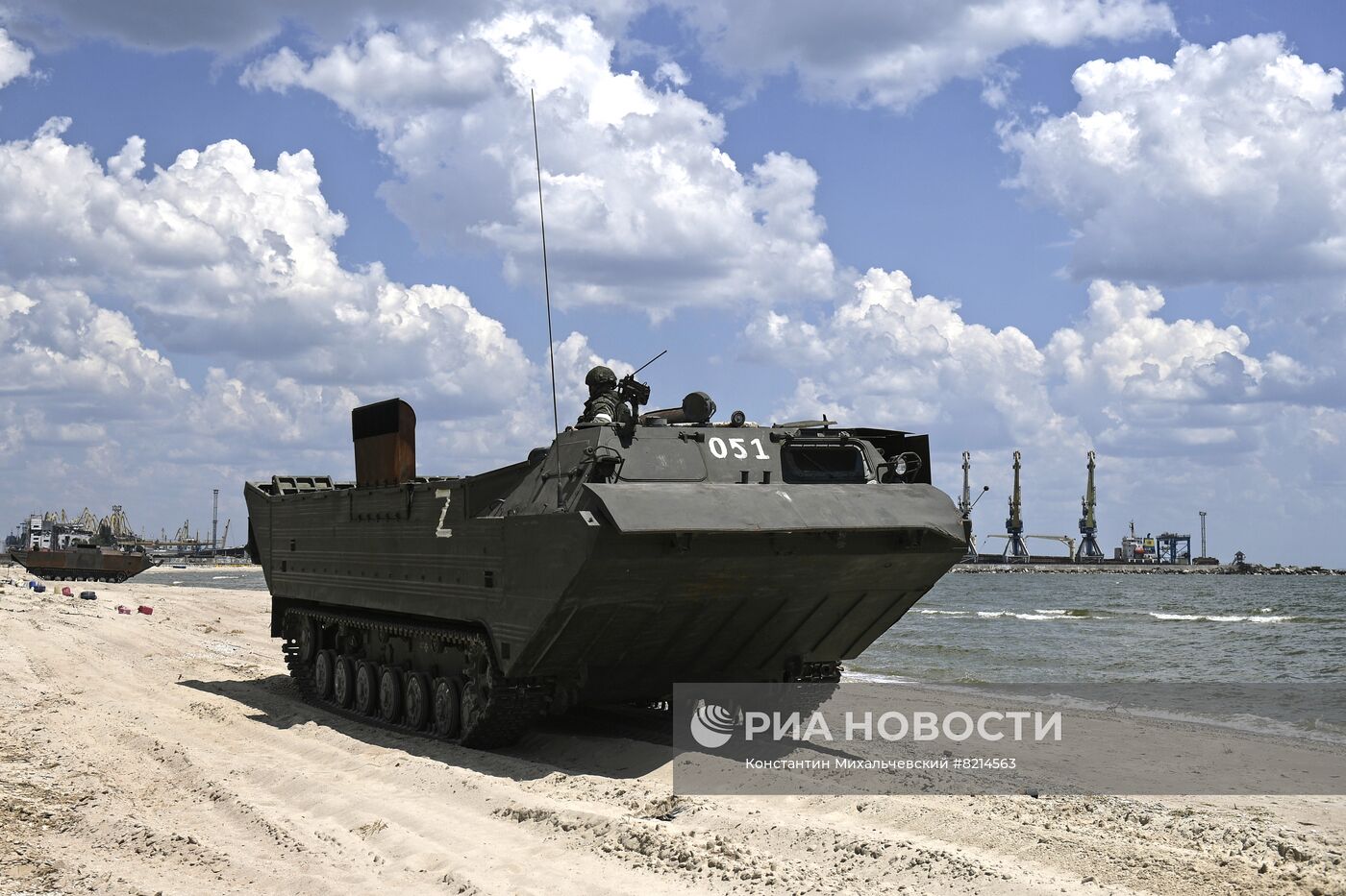 Налаживание мирной жизни в Мариуполе