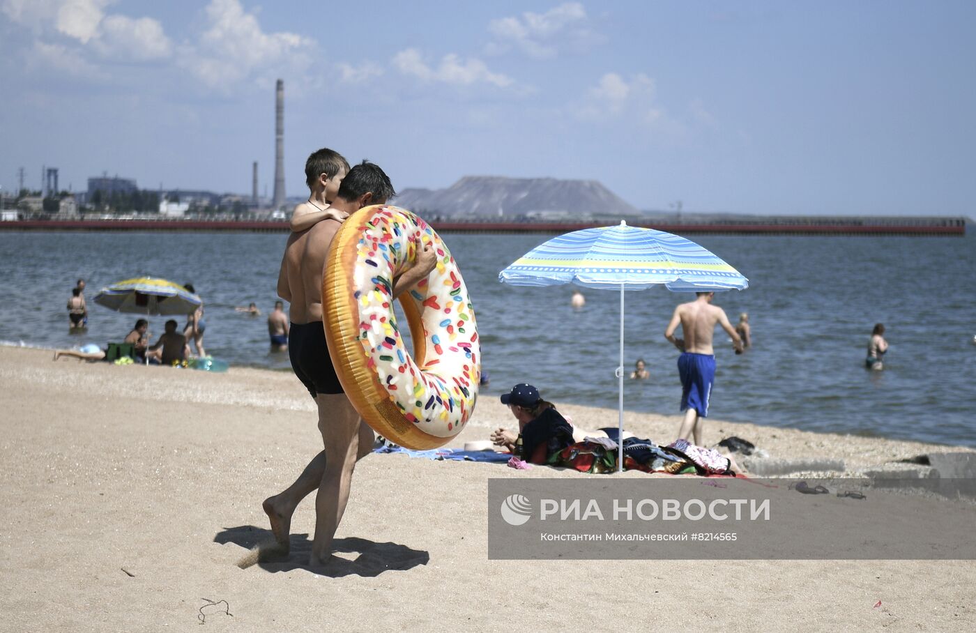 Налаживание мирной жизни в Мариуполе