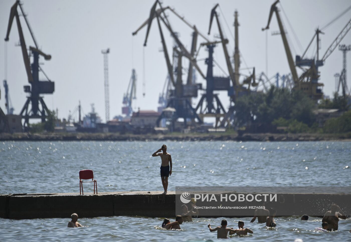 Налаживание мирной жизни в Мариуполе