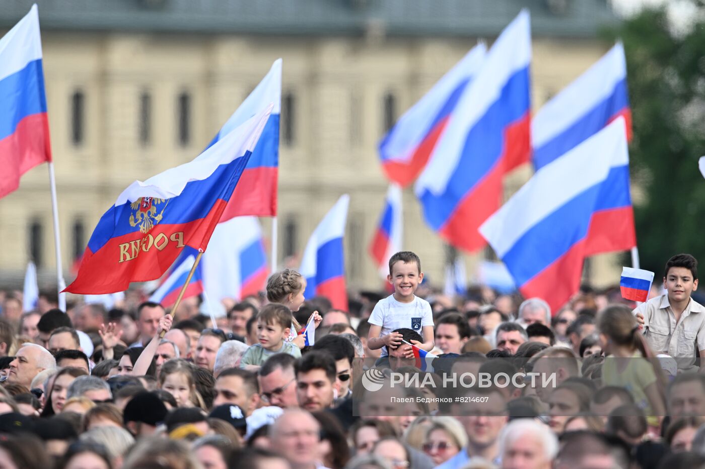 Праздничный концерт в честь Дня России