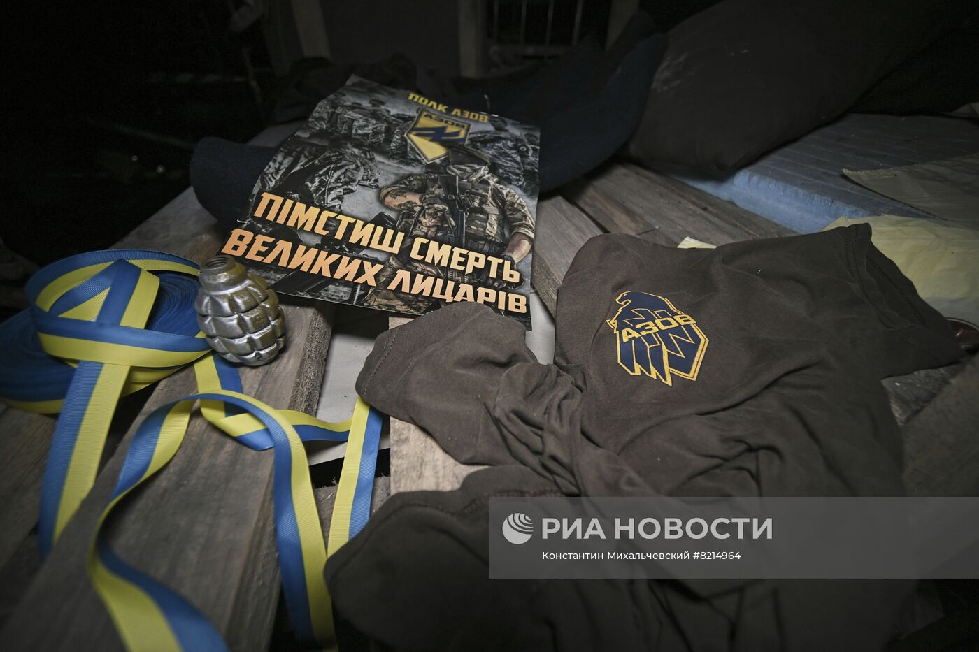 Осмотр территории "Азовстали" российскими военными