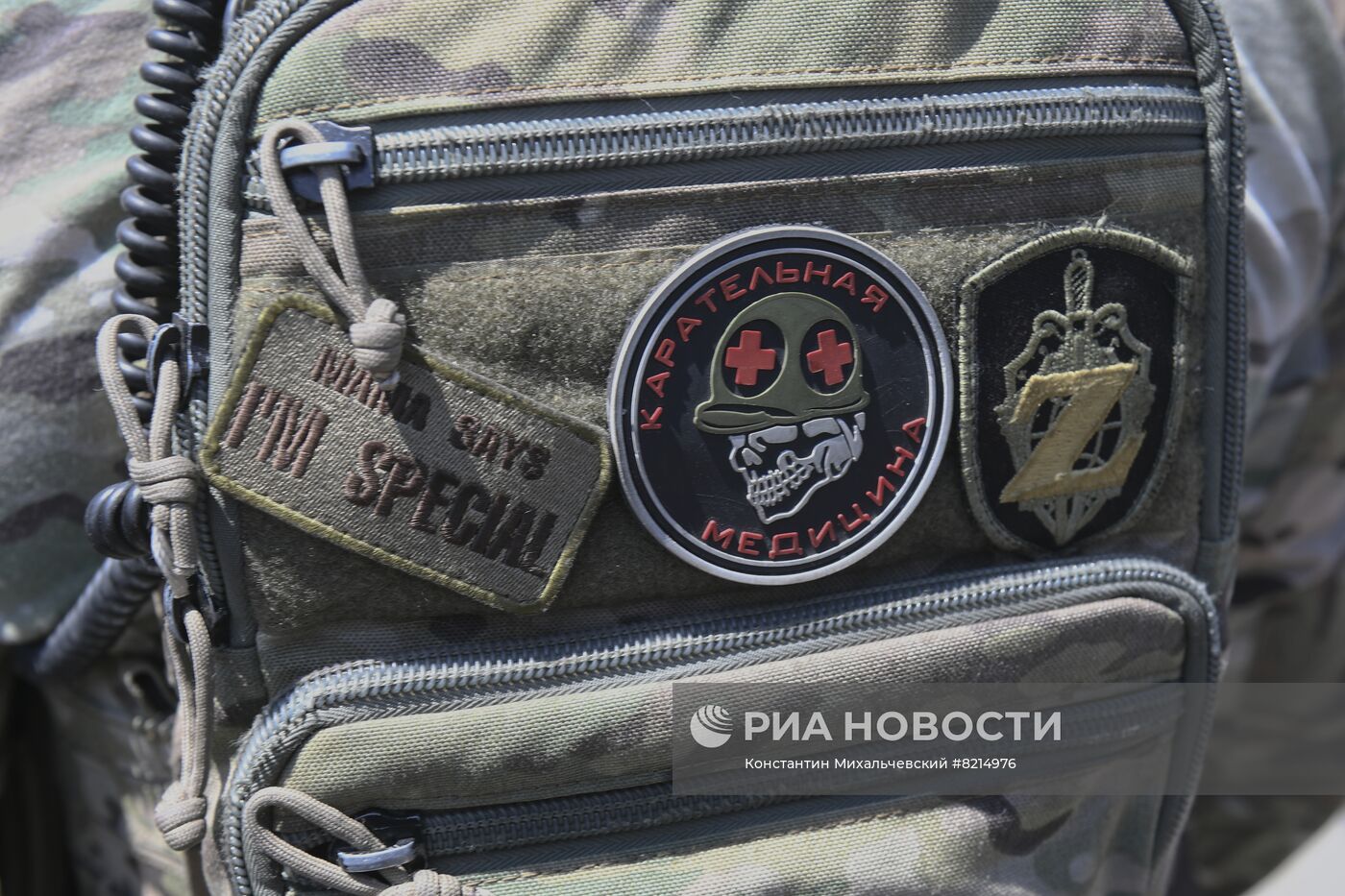 Осмотр территории "Азовстали" российскими военными