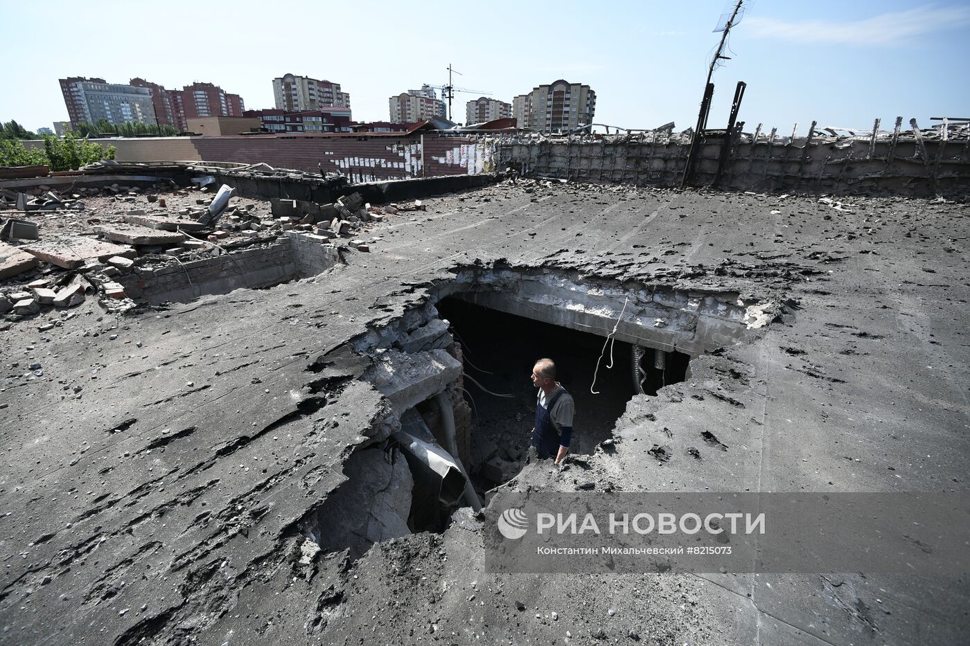 Последствия обстрела роддома в Донецке