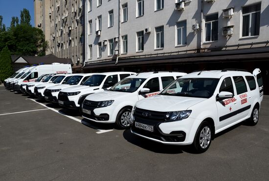 Челябинская область передала ДНР автомобили скорой помощи