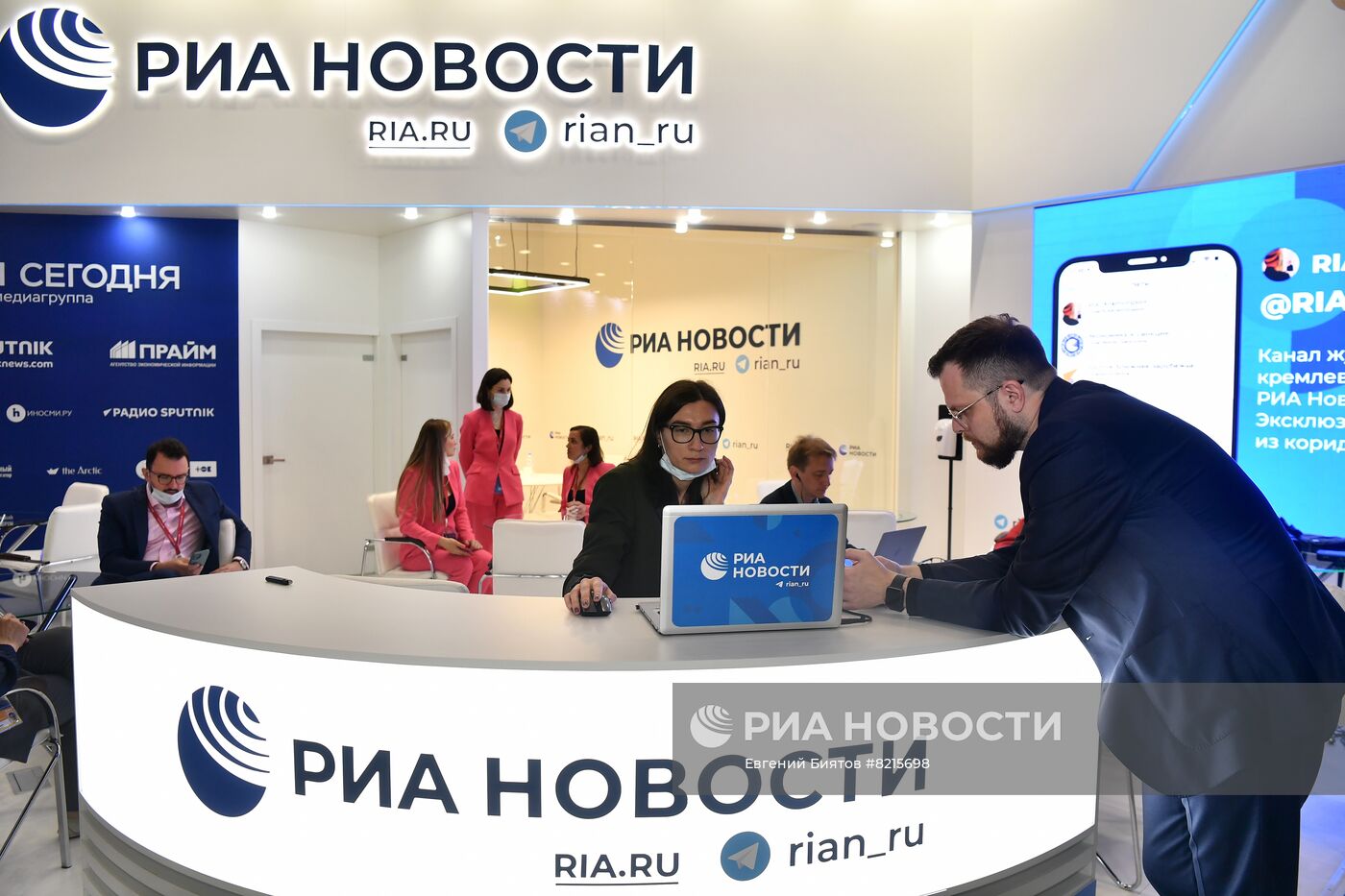 ПМЭФ-2022. Работа стенда медиагруппы "Россия сегодня"