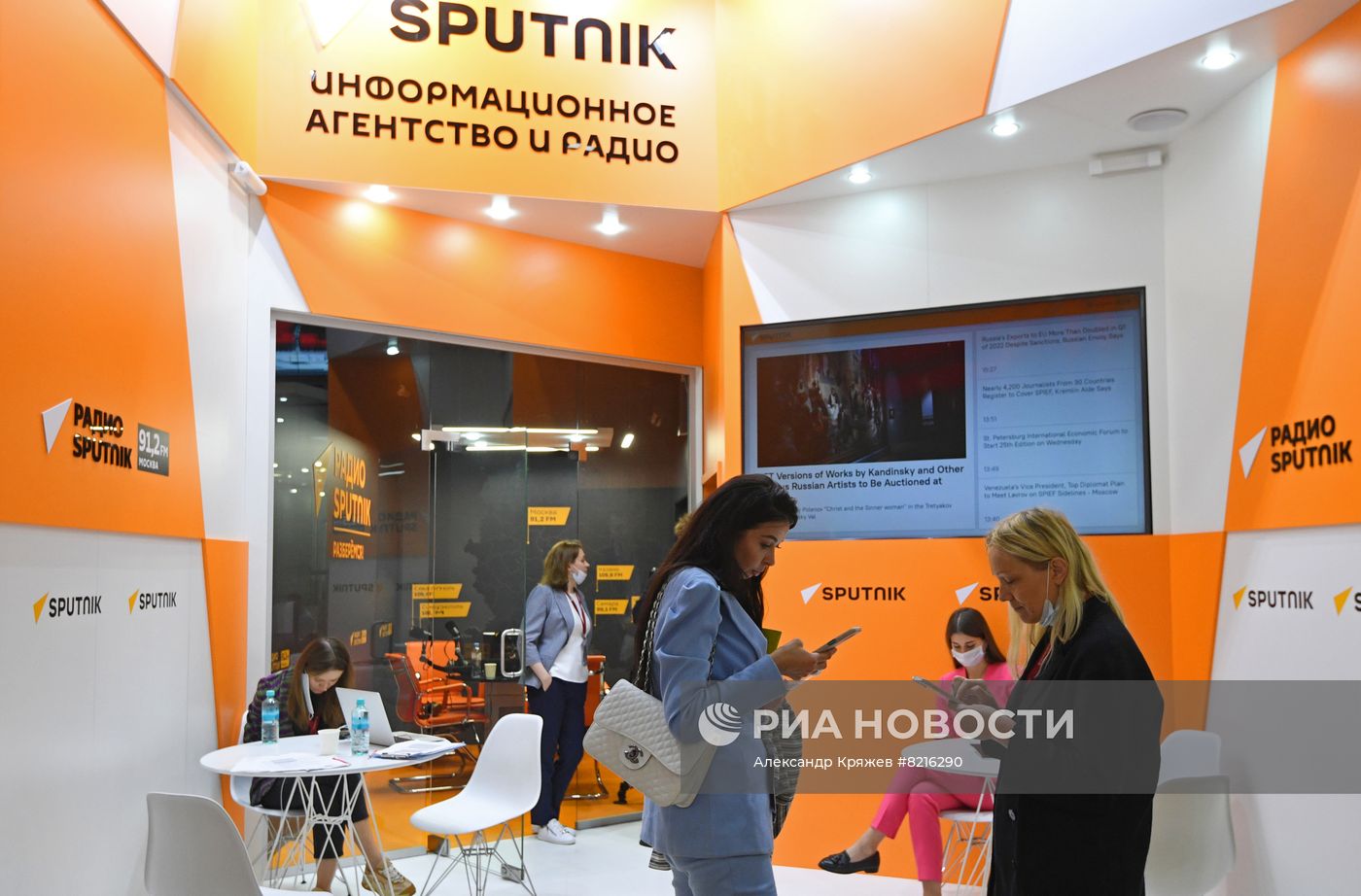 ПМЭФ-2022. Работа студии радио Sputnik