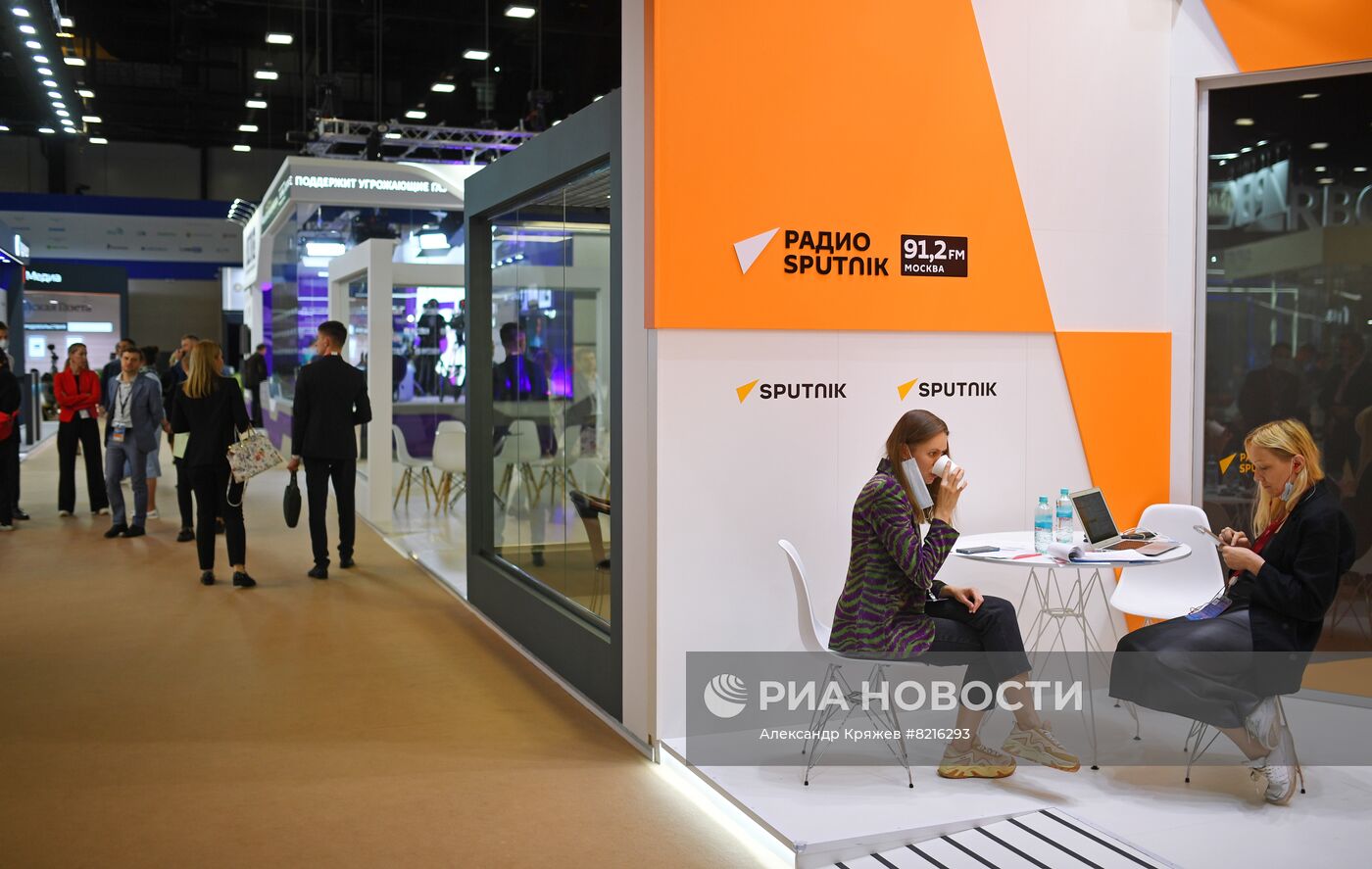 ПМЭФ-2022. Работа студии радио Sputnik