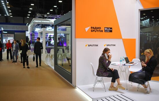 ПМЭФ-2022. Работа студии радио Sputnik