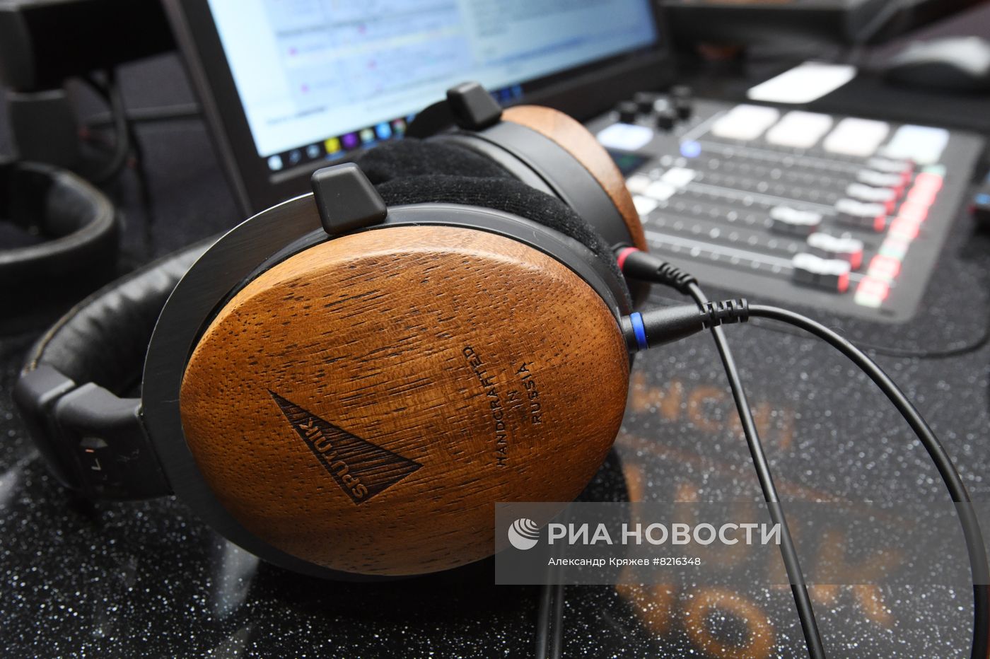 ПМЭФ-2022. Работа студии радио Sputnik