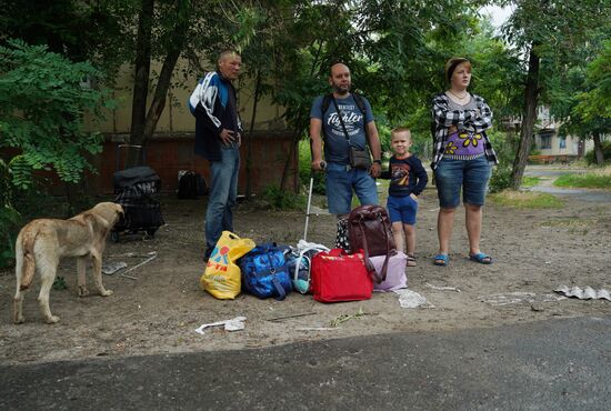 Эвакуация мирных жителей из Северодонецка в ЛНР