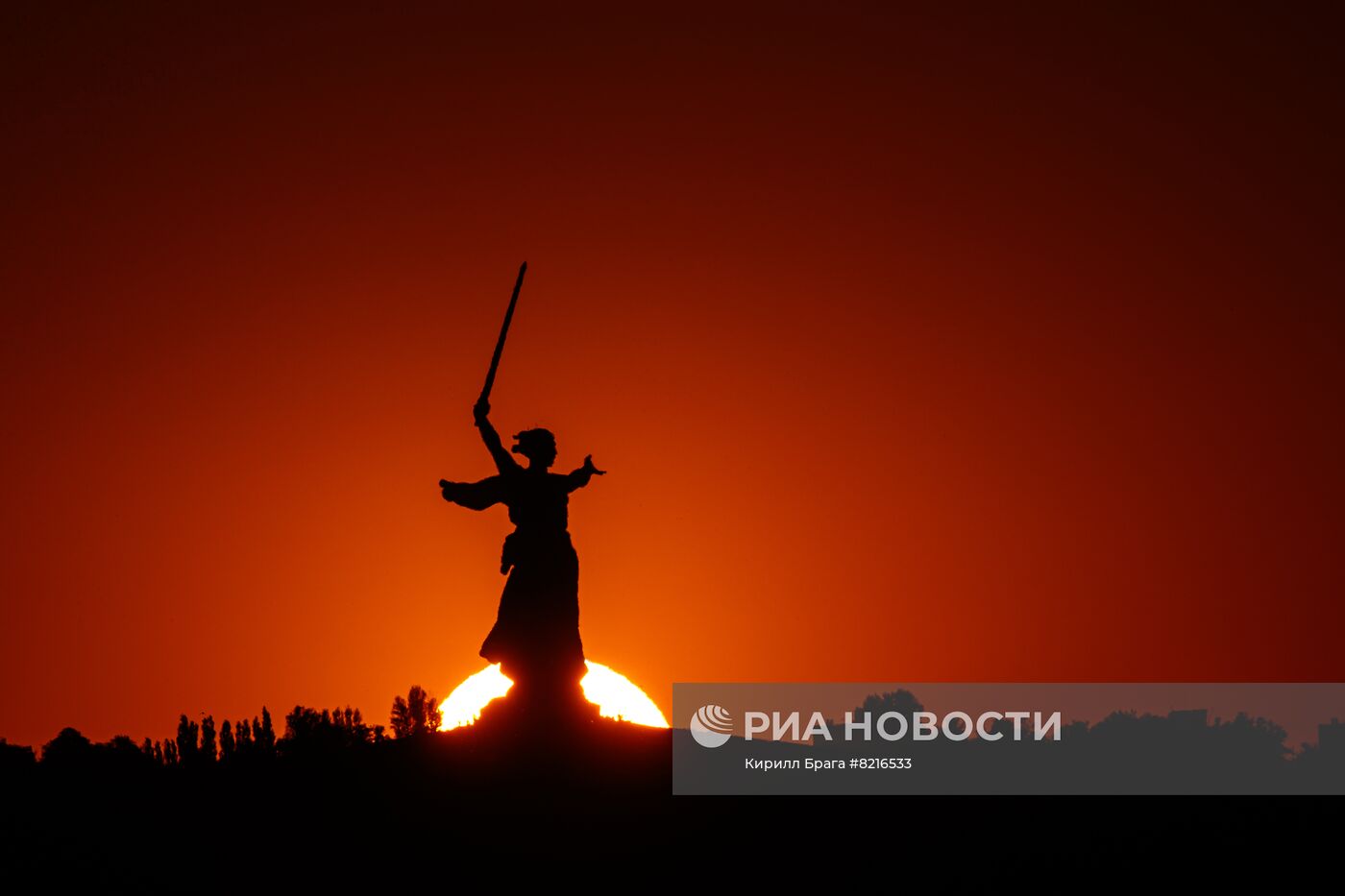 Монумент "Родина-мать зовет!" на Мамаевом кургане