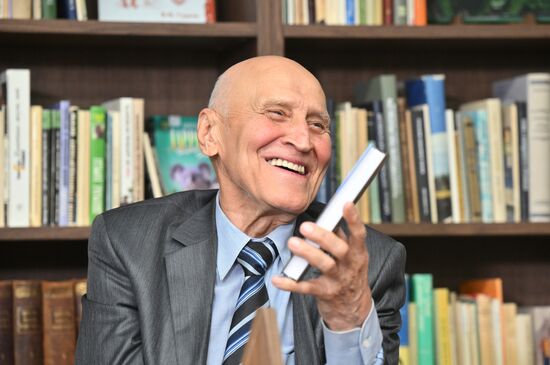 Презентация книги Н. Дроздова "Полет бумеранга"