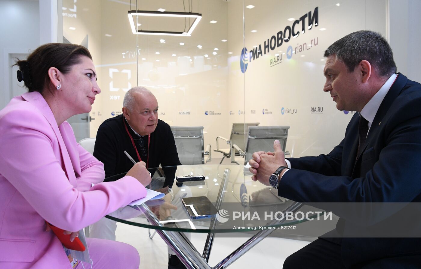 ПМЭФ-2022. Работа стенда медиагруппы "Россия сегодня". День второй