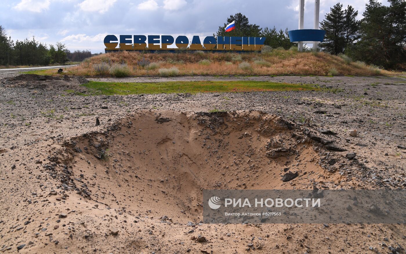 На въезде в Северодонецк установили флаг России