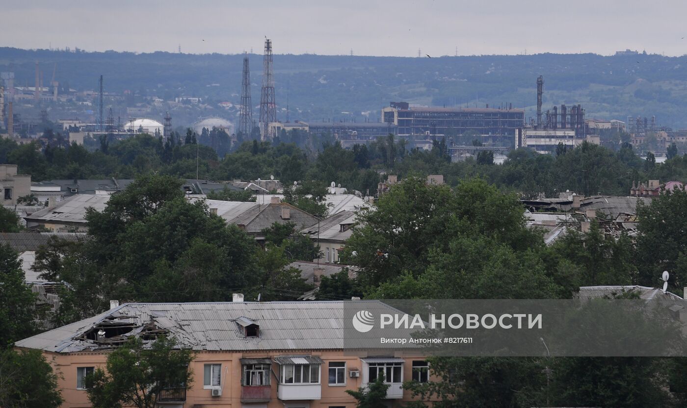 На въезде в Северодонецк установили флаг России