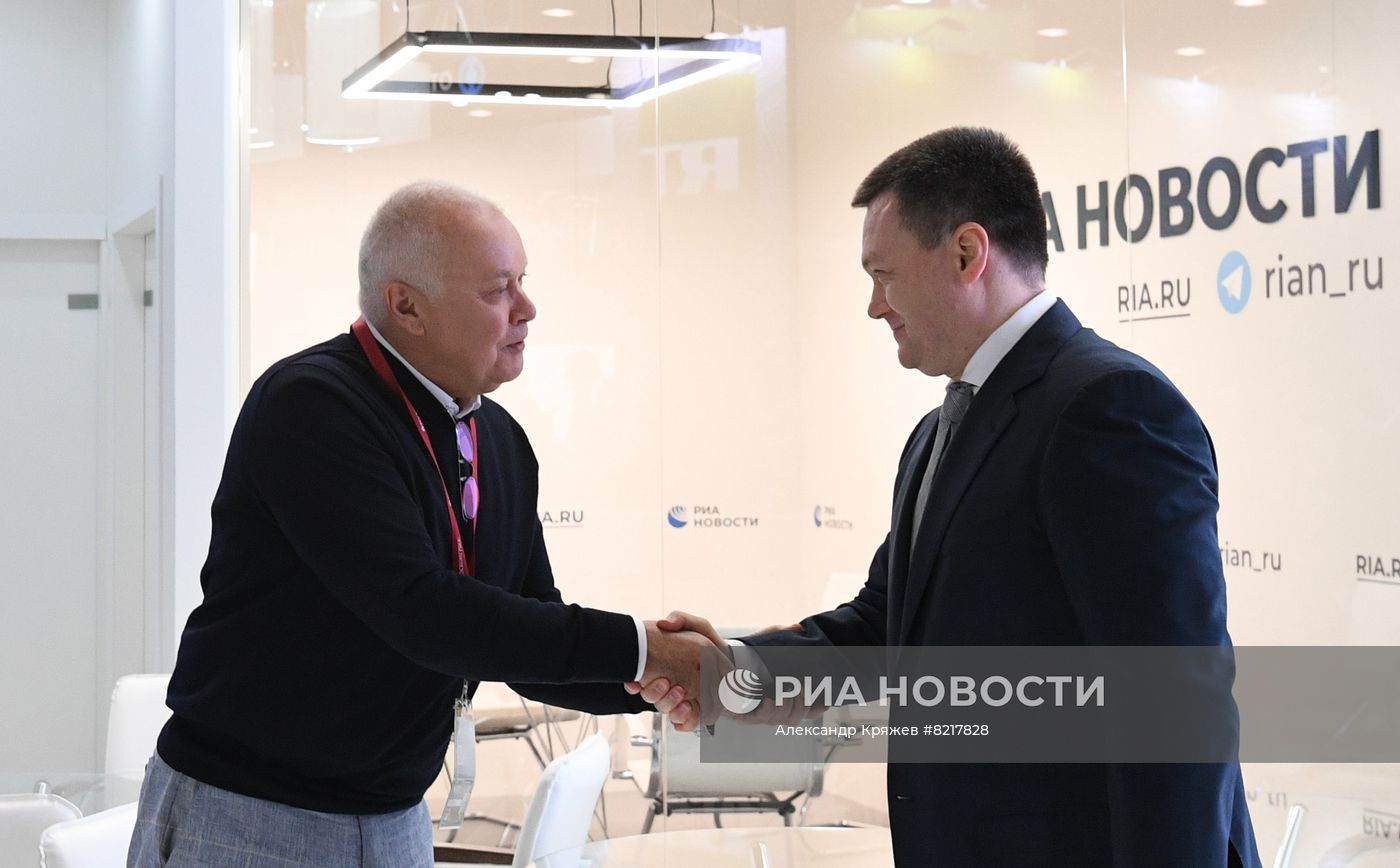ПМЭФ-2022. Работа стенда медиагруппы "Россия сегодня". День третий