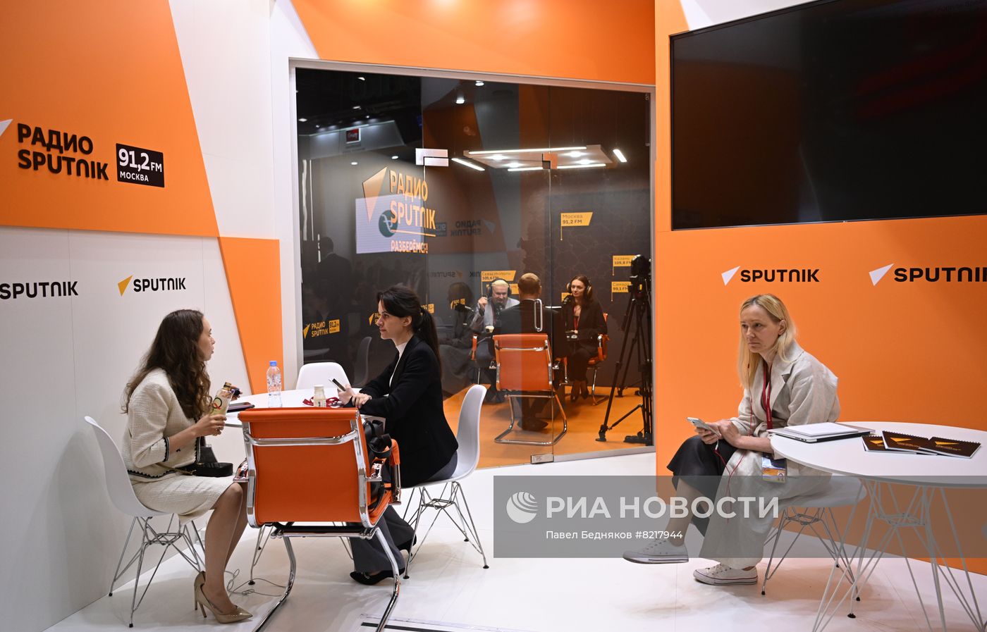 ПМЭФ-2022. Работа студии радио Sputnik  
