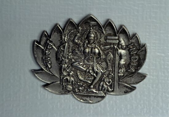 Серебряная индийская пластина