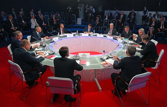 ПМЭФ-2022. Сессия. На пути к устойчивому будущему: "зеленая" альтернатива традиционному топливу