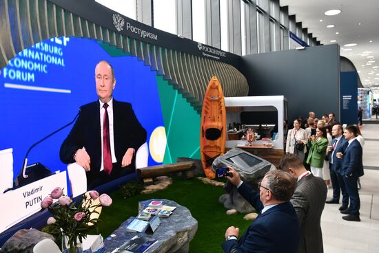 ПМЭФ-2022. Трансляция пленарного заседания 