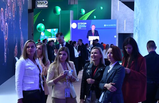 ПМЭФ-2022. Трансляция пленарного заседания 