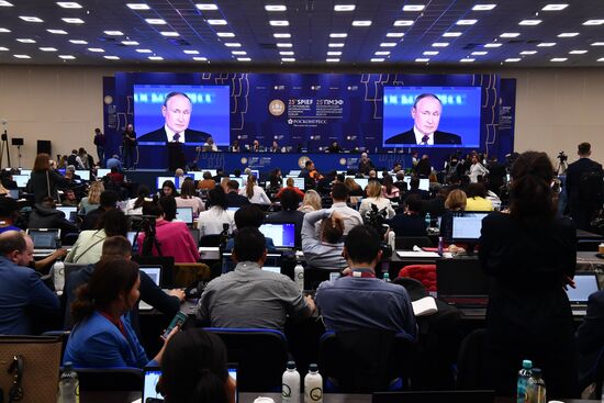 ПМЭФ-2022. Трансляция пленарного заседания 