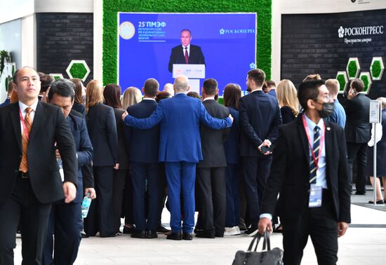 ПМЭФ-2022. Трансляция пленарного заседания 