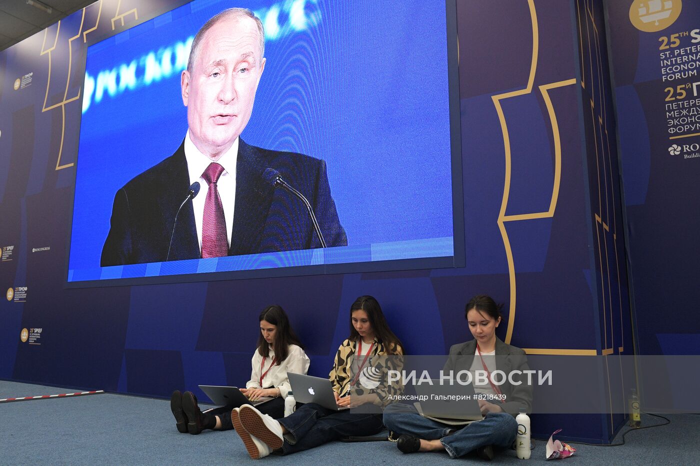 ПМЭФ-2022. Трансляция пленарного заседания