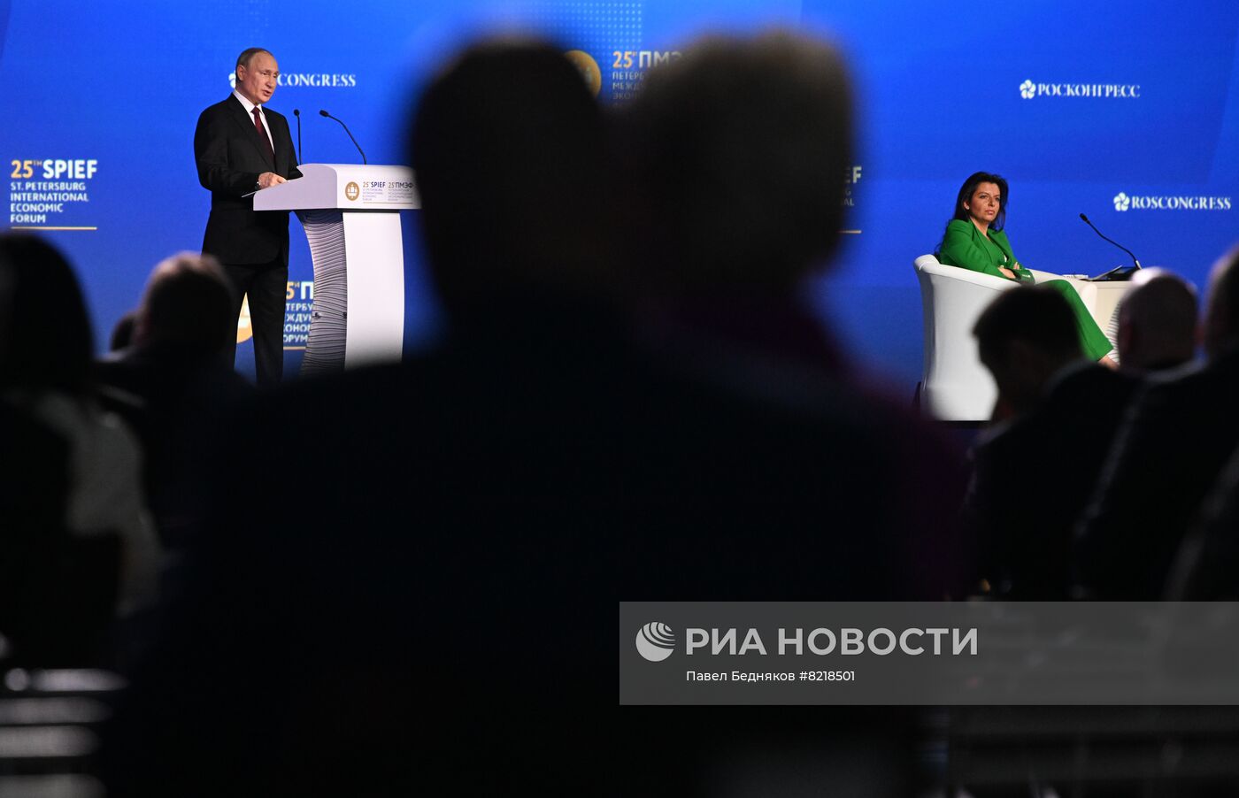 Президент РФ В. Путин принял участие в работе ПМЭФ-2022