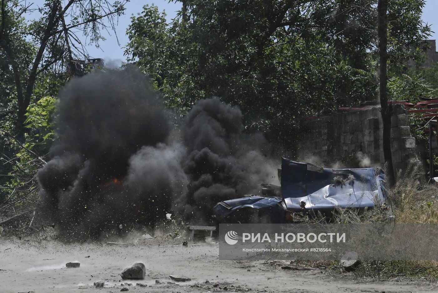 Разминирование жилых домов вблизи Азовстали