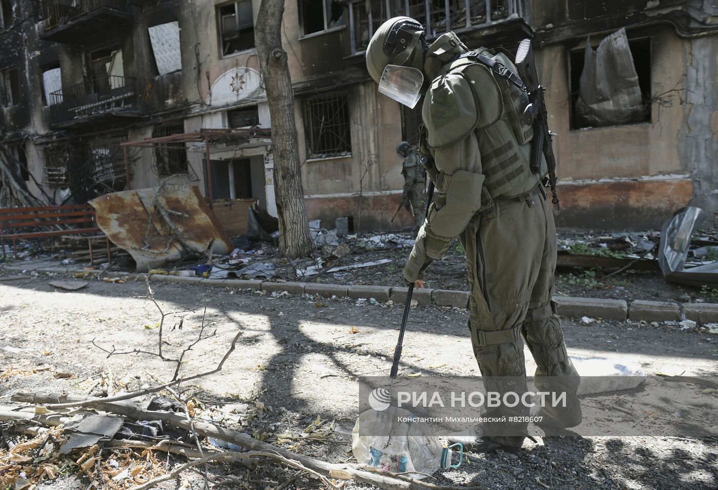 Разминирование жилых домов вблизи Азовстали