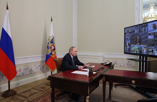 Президент РФ В. Путин принял участие в открытии объектов здравоохранения