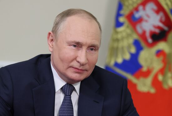 Президент РФ В. Путин принял участие в открытии объектов здравоохранения