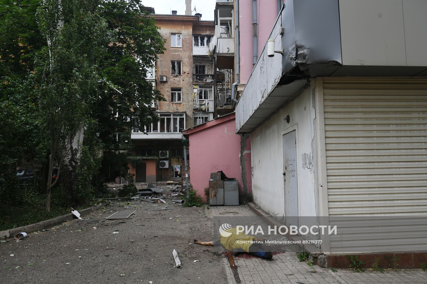 Последствия обстрела в Донецке