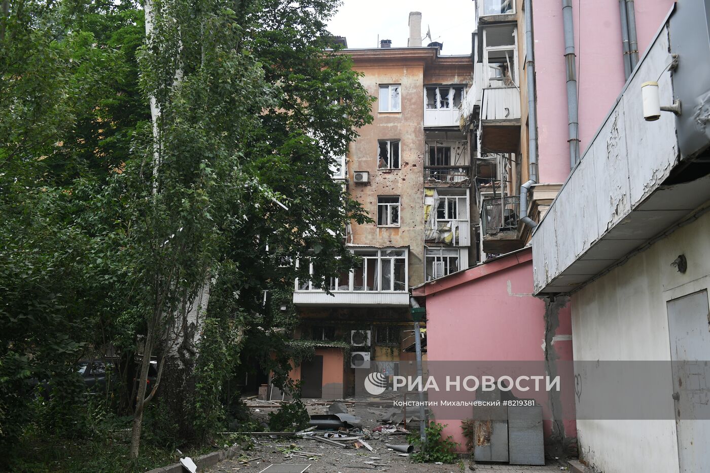 Последствия обстрела в Донецке