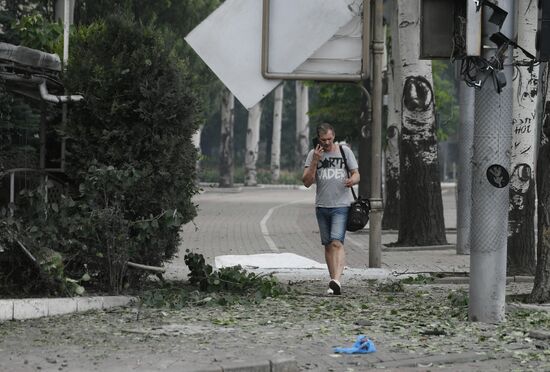 Последствия обстрела в Донецке