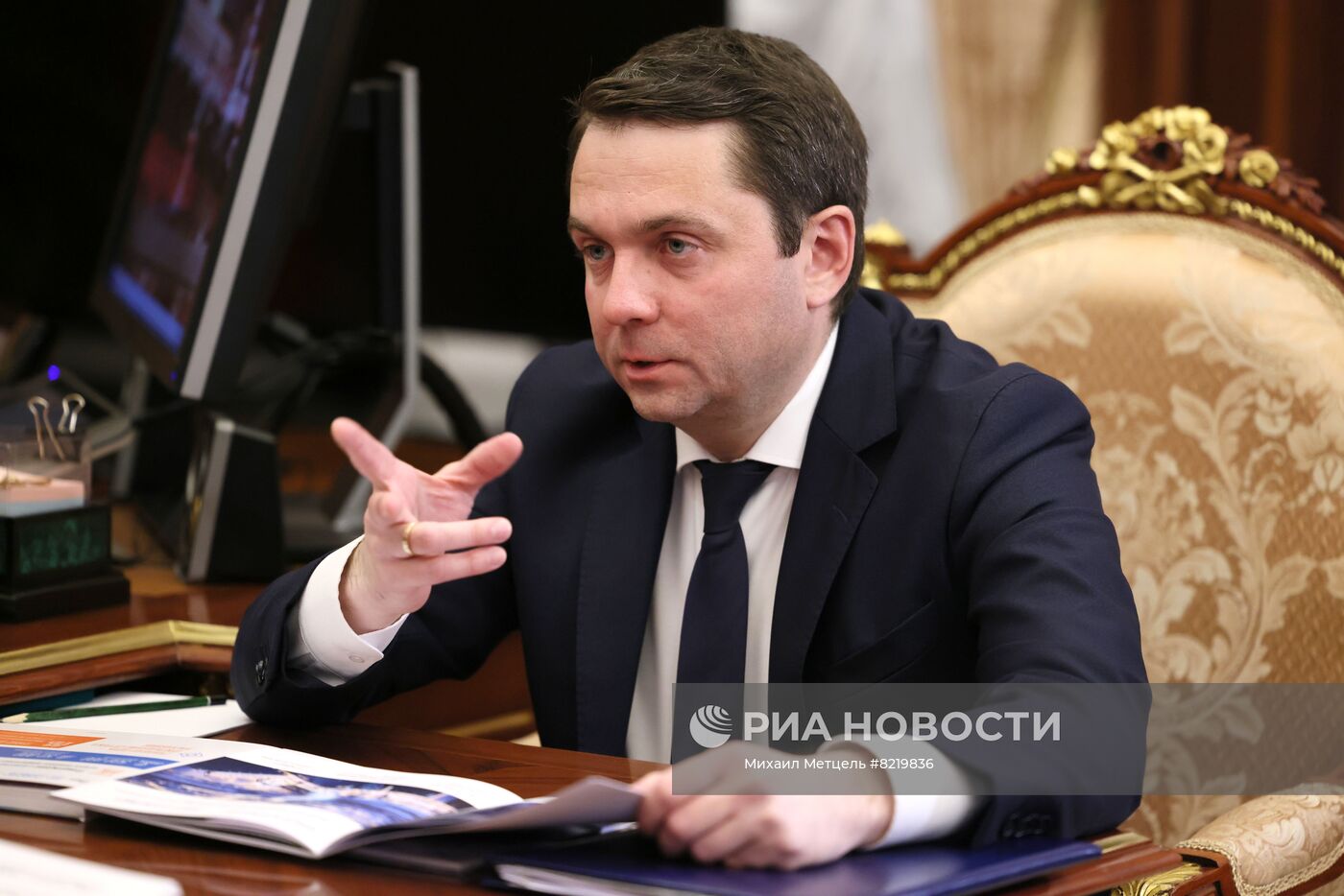 Президент РФ В. Путин встретился с губернатором Мурманской области А. Чибисом