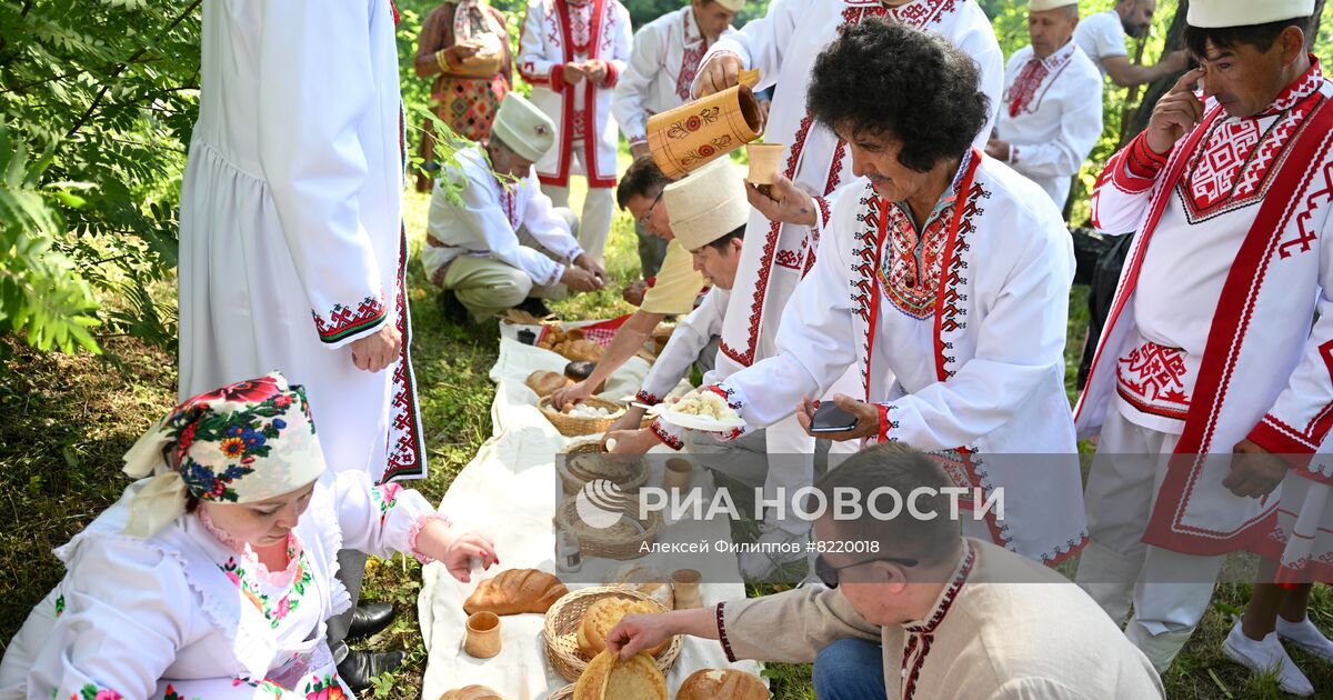 Праздники марийцев. Рисунок праздника Агавайрем. Праздник на Поляне. Подготовить рассказ о празднике Агавайрем. Как по марийски.