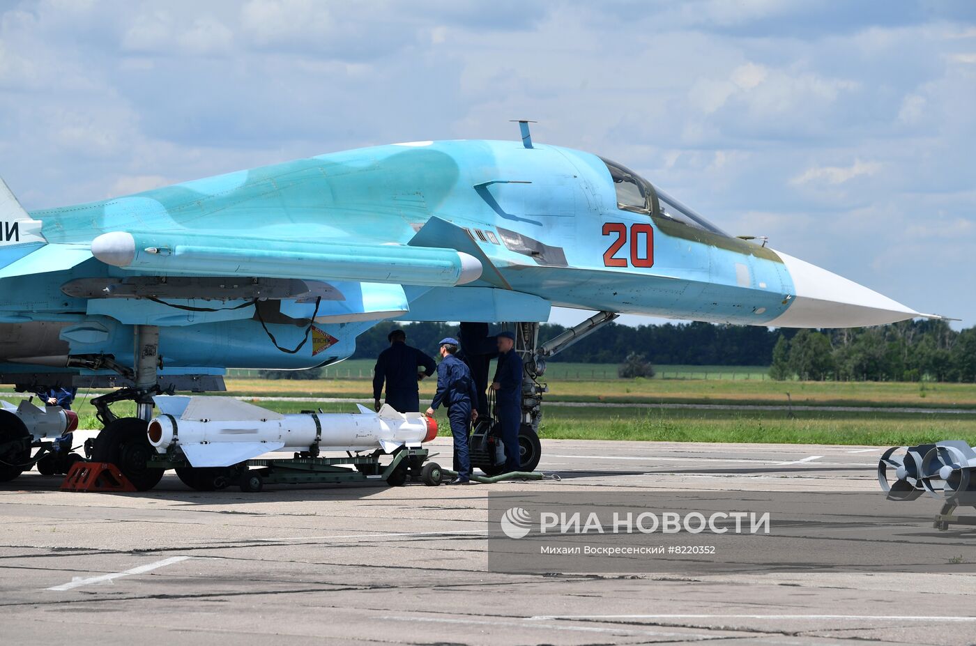 Самолеты-бомбардировщики Су-34 в зоне спецоперации