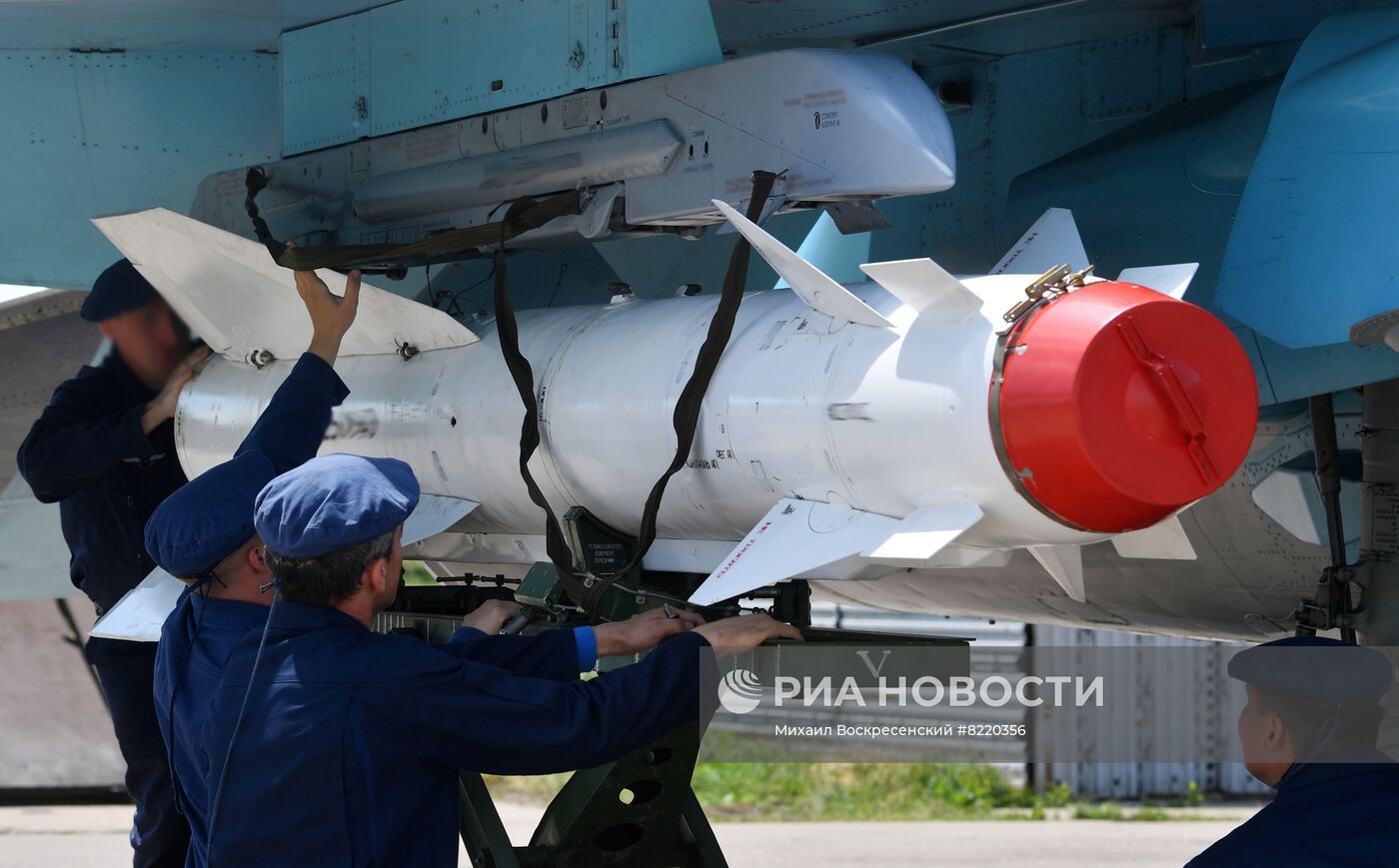 Самолеты-бомбардировщики Су-34 в зоне спецоперации