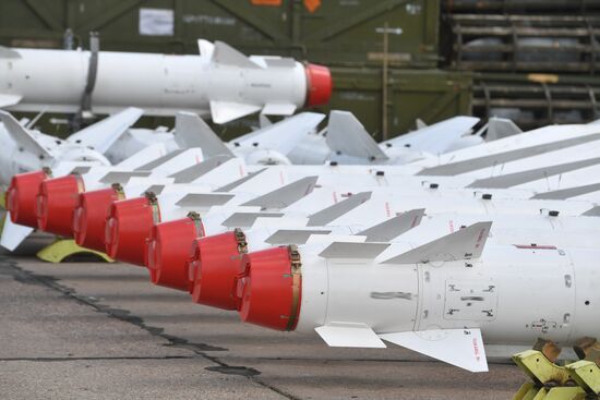 Самолеты-бомбардировщики Су-34 в зоне спецоперации