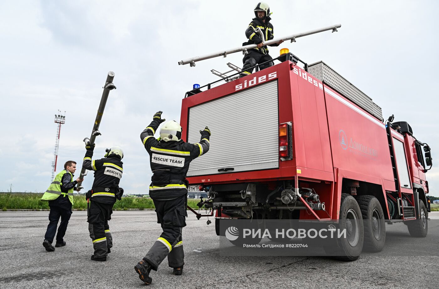 Работа службы противопожарного и аварийно-спасательного обеспечения полетов аэропорта Домодедово