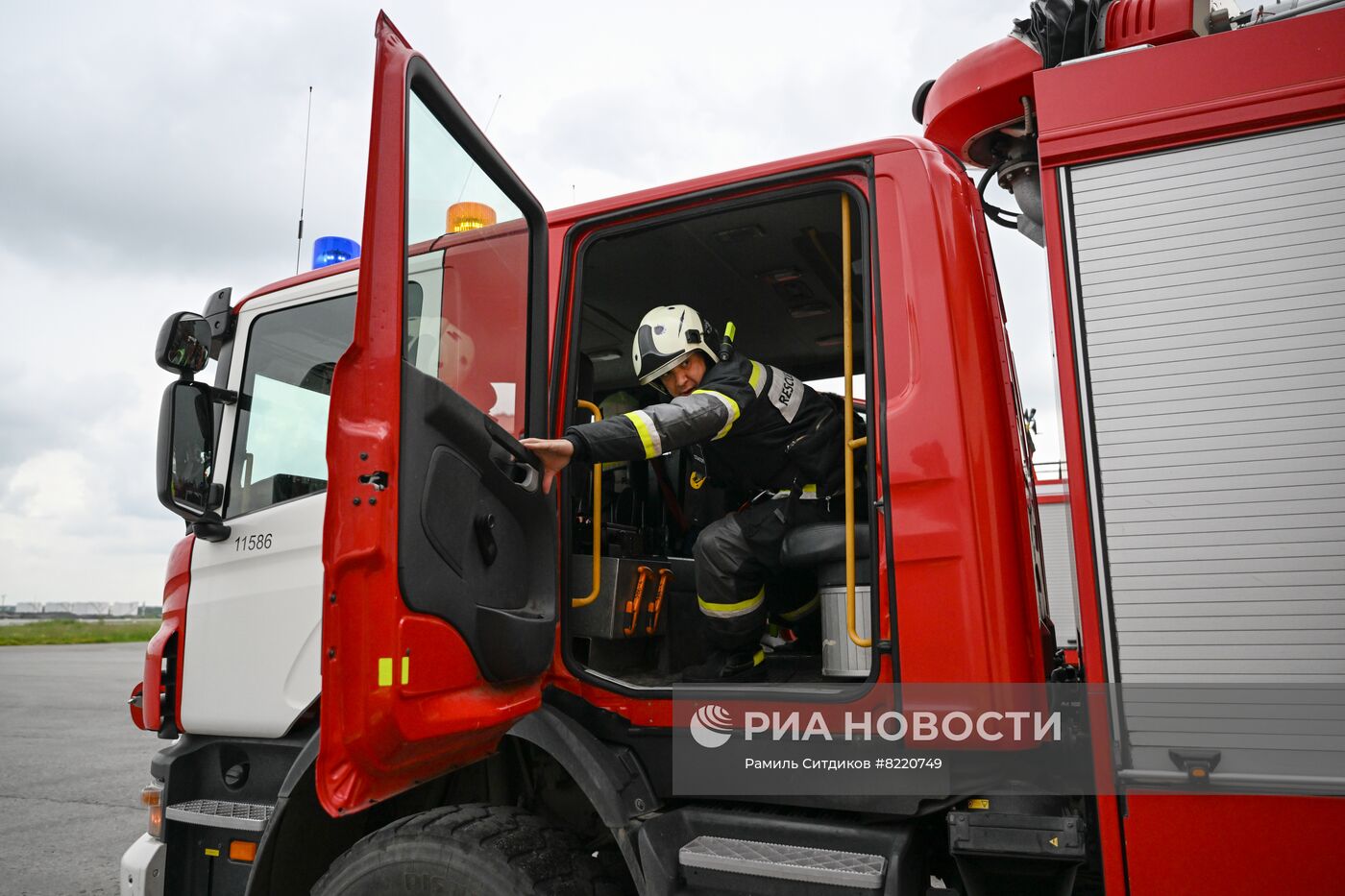 Работа службы противопожарного и аварийно-спасательного обеспечения полетов аэропорта  Домодедово | РИА Новости Медиабанк