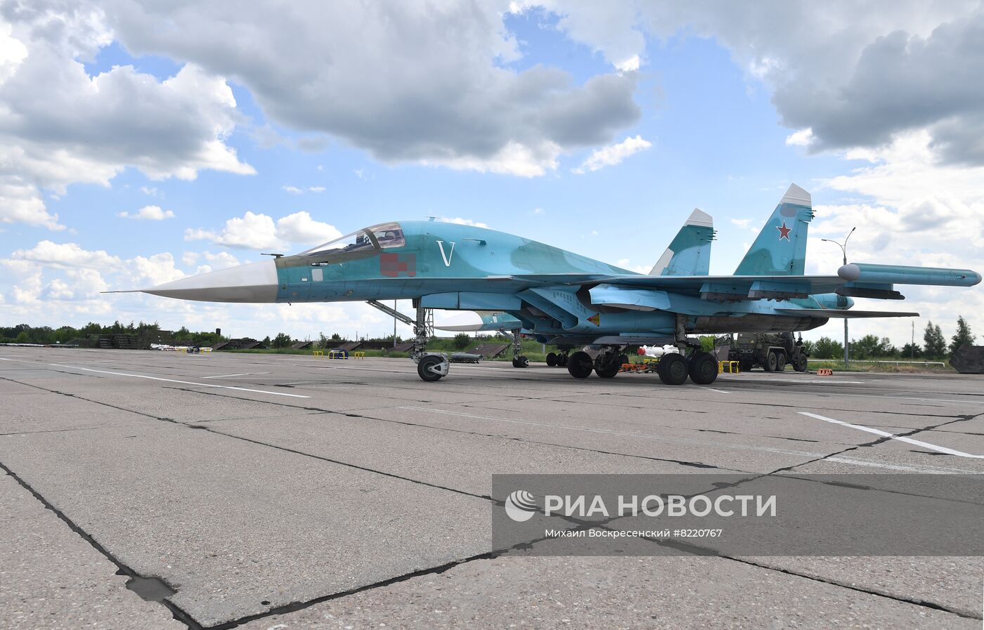 Самолеты-бомбардировщики Су-34 в зоне спецоперации