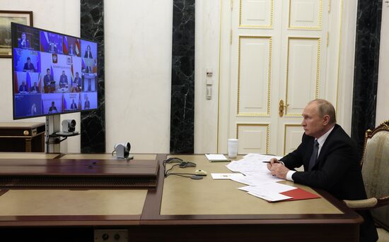 Президент РФ В. Путин провел заседание президиума Госсовета