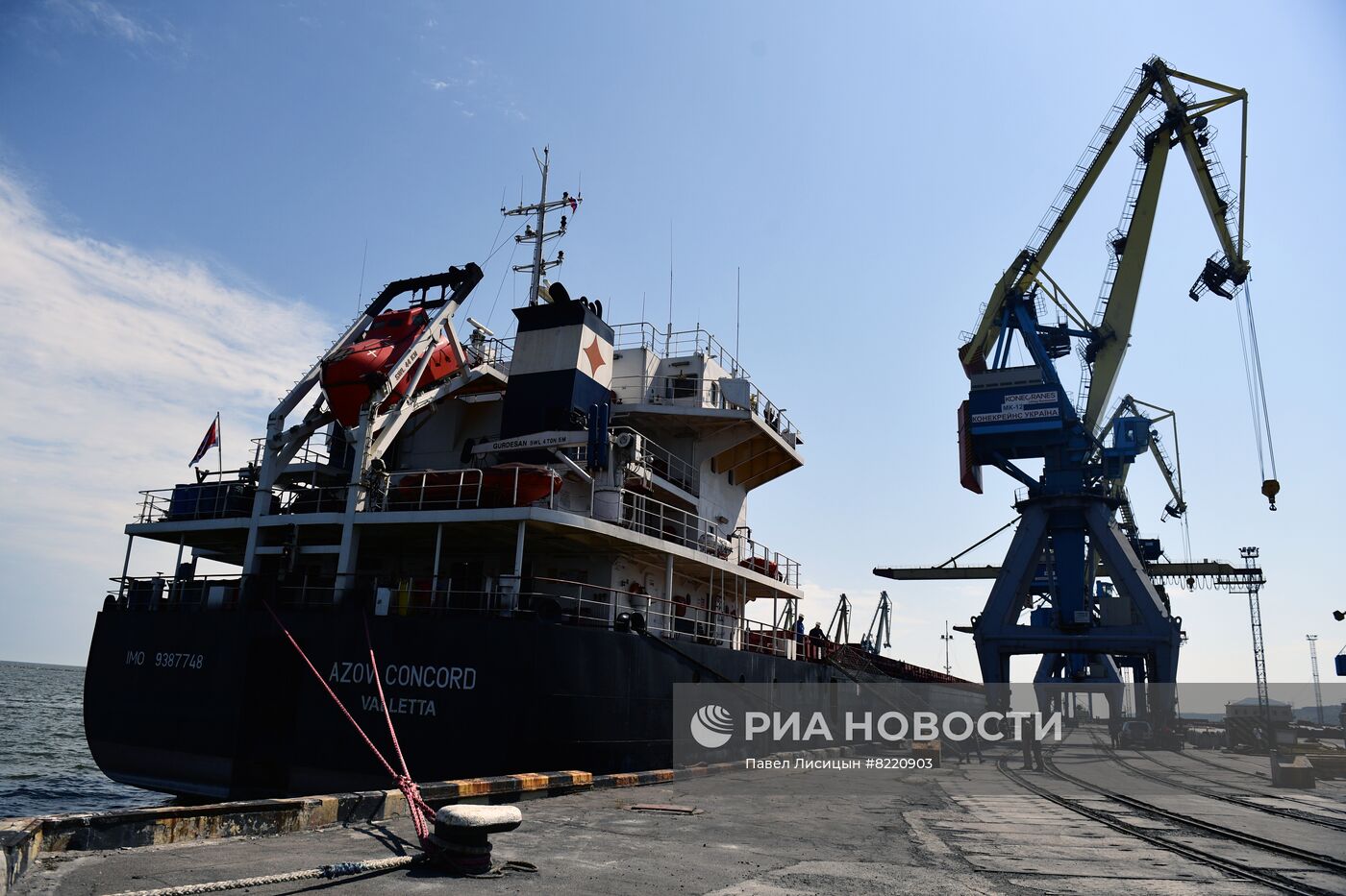 Первое иностранное судно вышло в море из порта Мариуполя