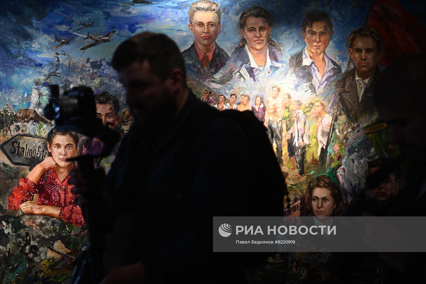 Выставка "Донбасские хроники. Герои и судьбы"